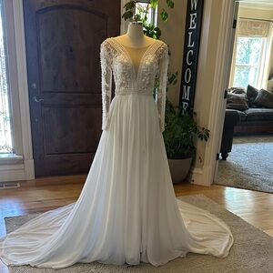 Exquisite Ivory Lace Bridal Gown